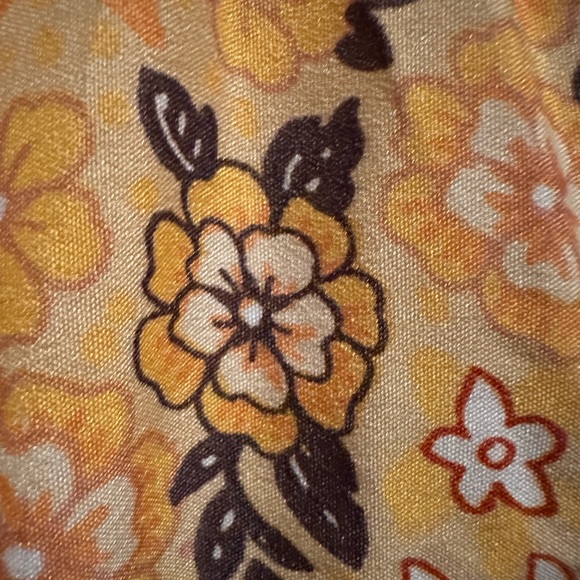 NEW NWT B.O.G. Collective Yellow Floral Romper Size Small With Crochet Top - Picture 5 of 7